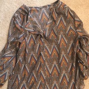 Fun colorful top! Mid-sleeve